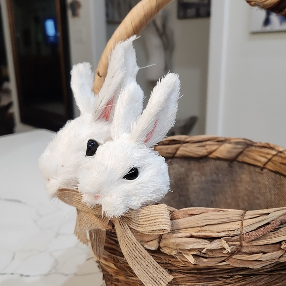 SUPER CUTE BUNNY RABBIT STRAW BASKET PERFECT FOR EASTER DECOR, BABY SHOWERS ETC. - Picture 2 of 7